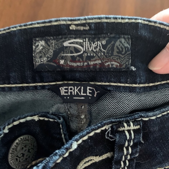 GUC Skinny Jeans: Dark Wash, Flattering Fit, Berkley, Low-Rise 25w x 32l - Picture 4 of 13